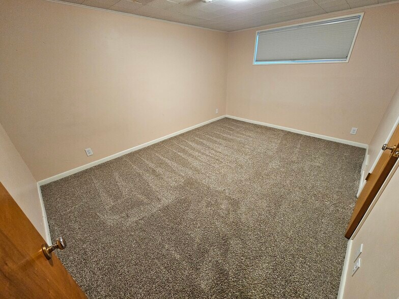 Building Photo - 4 E 1100 S