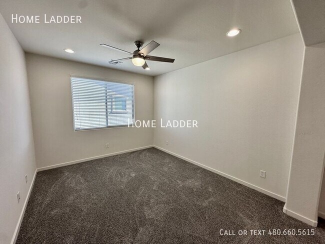 Building Photo - 3133 N Loma Vista