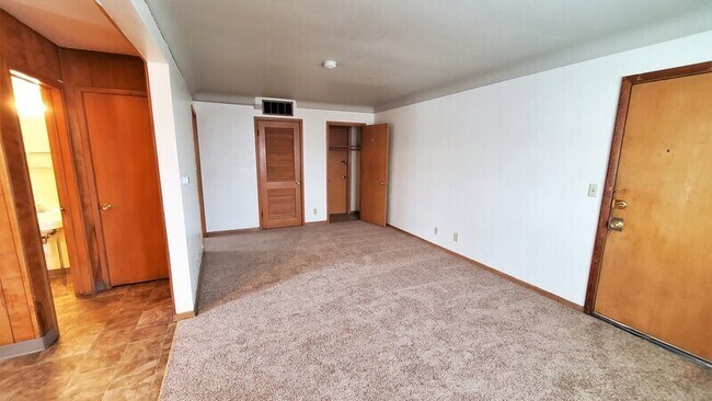 Building Photo - 138 33rd St Dr SE