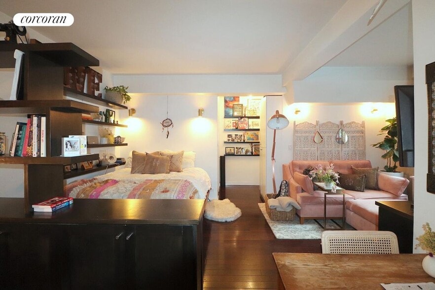 Building Photo - 100 W 12th St