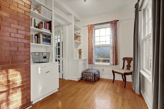 Building Photo - Gorgeous Historic Home in Downtown Wilmington