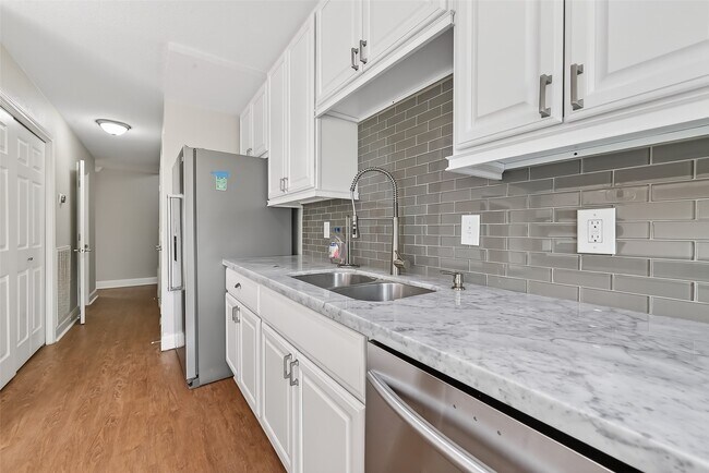 Building Photo - 6351 Briar Rose Dr