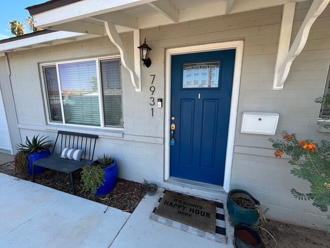 Building Photo - Beautiful Three Bedroom Scottsdale House w...