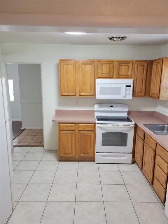 Building Photo - 825 Rosalia Dr
