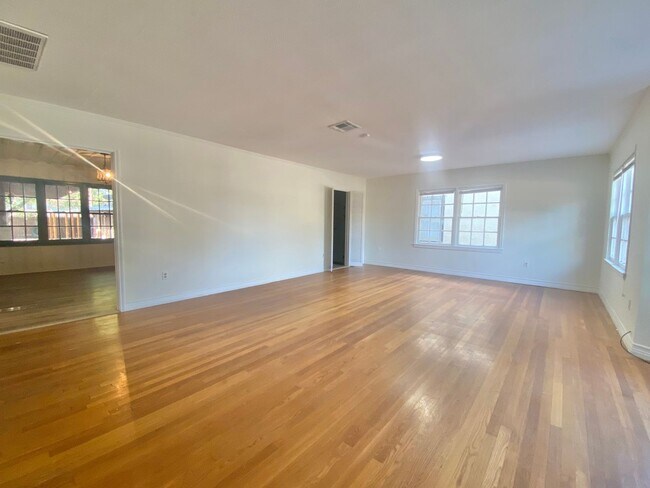 Building Photo - PRE- LEASING NOW for 7/09/2026