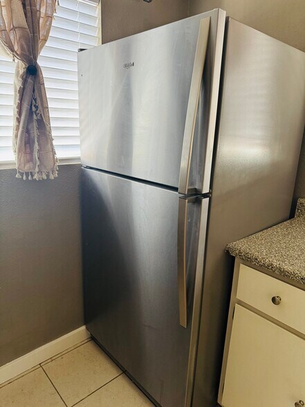 Refrigerator - 701 W Doran St