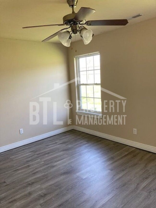 Building Photo - Beautiful Duplex in Forsyth, MO