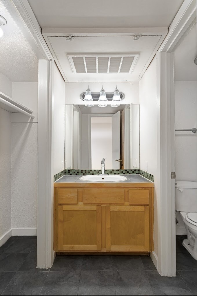 Building Photo - 2601 Penny Ln