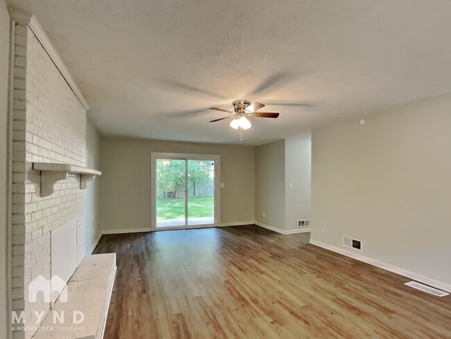 Building Photo - 1027 River Bend Ct