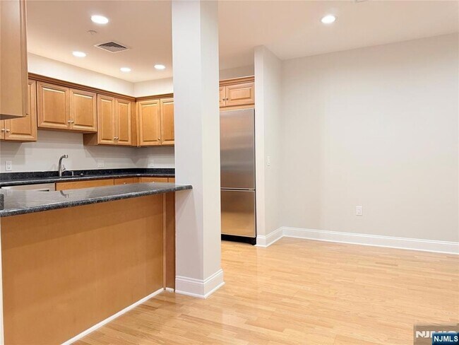 Building Photo - 3104 Rio Vista Dr