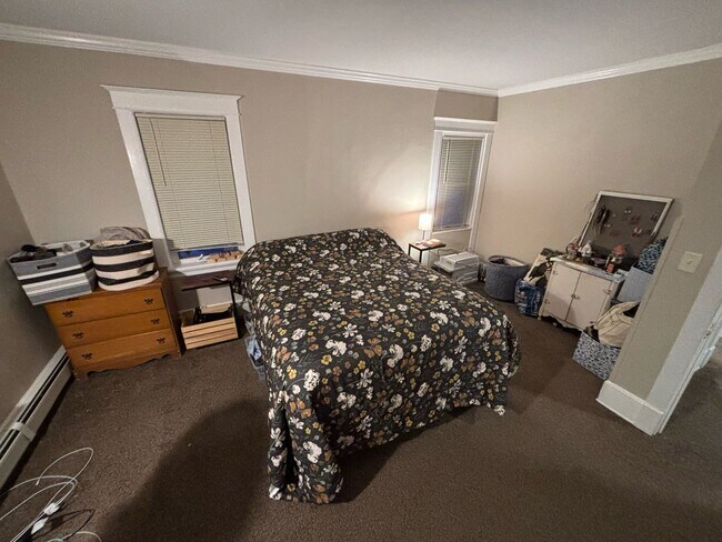 Building Photo - Duluth MN - Single Family Home - 4 Bed - 2...