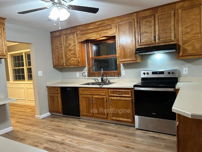 Building Photo - 100 Kendallwood Dr