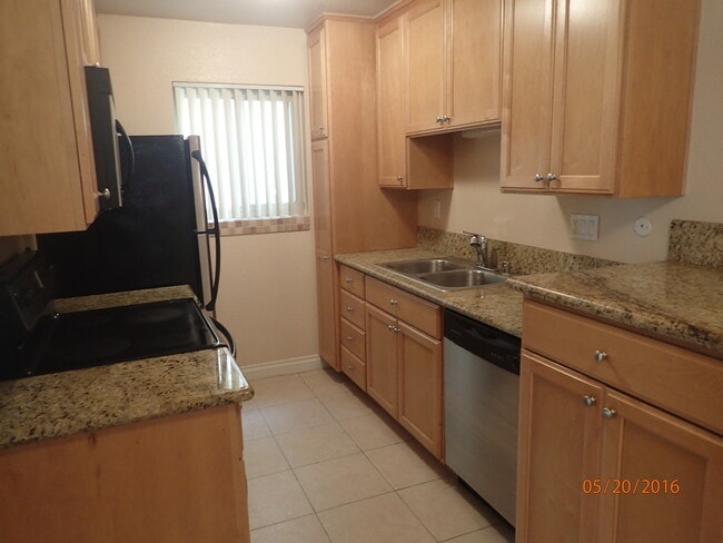 Building Photo - 2-Bed/1-Bath Condo w/Pool