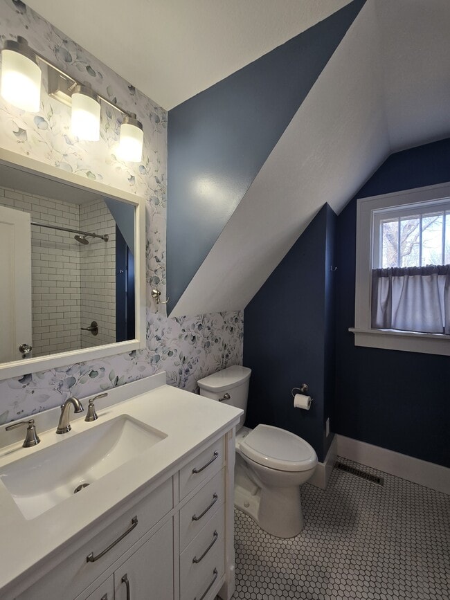 Building Photo - 1321 W Univ Ave