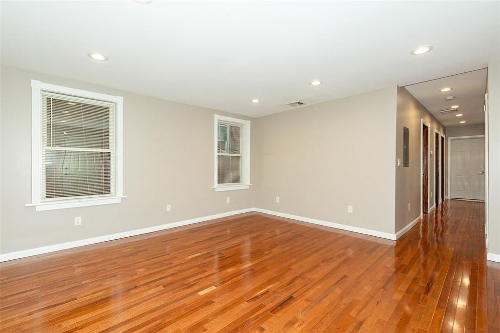 living room - 204 Mill St