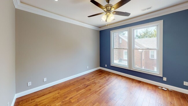 Building Photo - 7BR/5BA Victorian Near UTK | Greek Life & ...