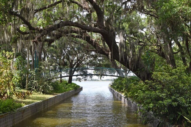 Building Photo - 3824 Gaines Dr