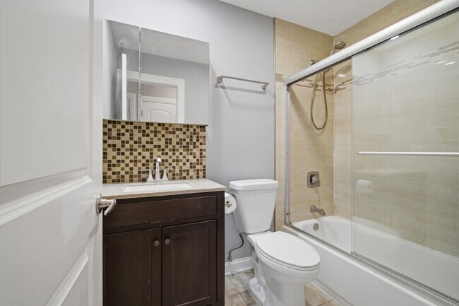 Building Photo - 1306 Cove Dr