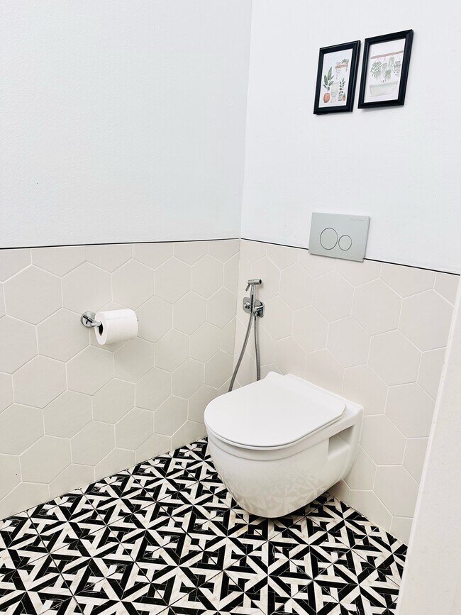 Building Photo - 4408 Laurelgrove Ave