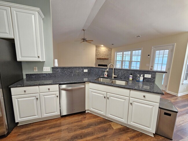 Building Photo - 203 Crown Empire Ct