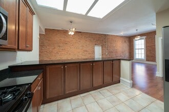 Building Photo - Peregrine 214