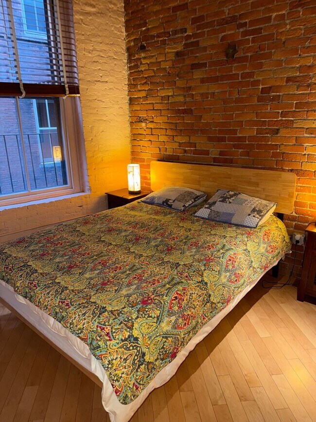 Building Photo - Beautifully 2-Bedroom Condo in Boston