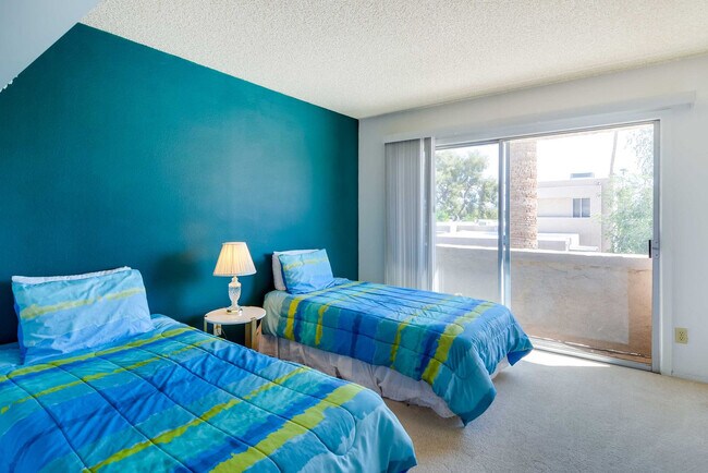 Building Photo - 445 S Desert Palm