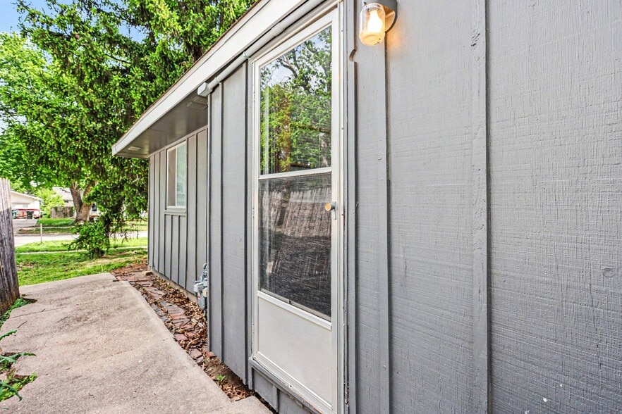 Building Photo - 4435 N 68th St
