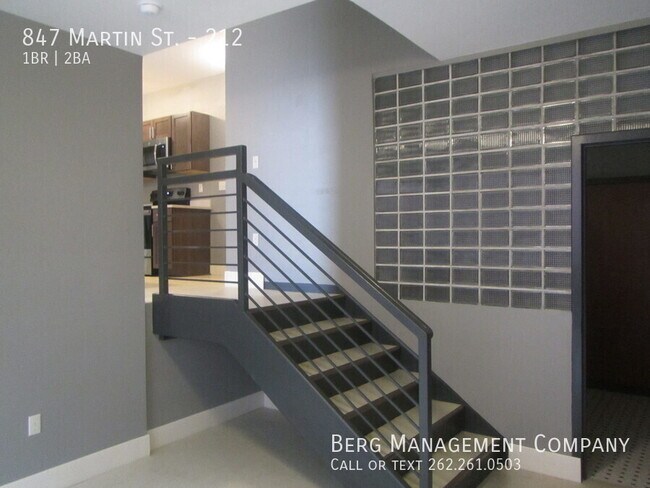 Building Photo - 847 Martin St