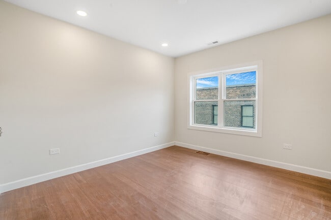 Building Photo - 4019 N Tripp Ave