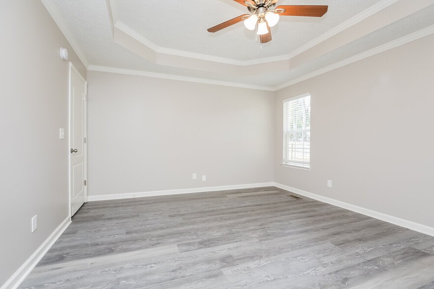 Building Photo - 2431 English Hill Dr