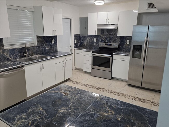 Building Photo - 9100 SW 95th Ave