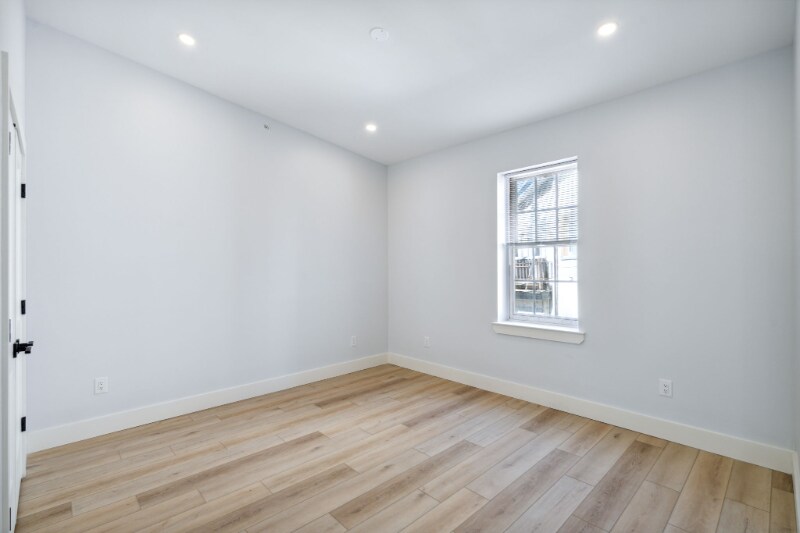 Building Photo - 3439 Lancaster Ave