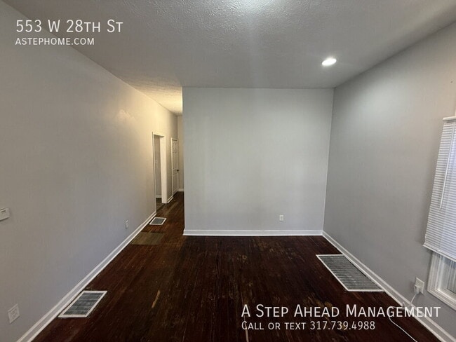 Building Photo - 553 W 28th St