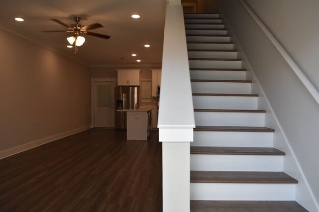 Building Photo - Available June 1 Three Bedroom Townhouse a...