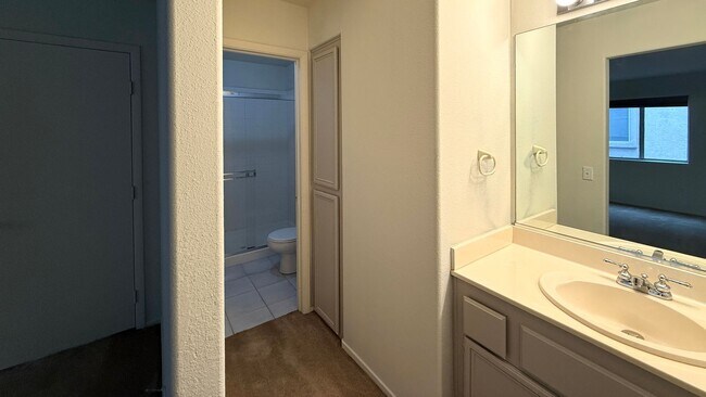 Building Photo - Beautiful 2-story townhouse located in a s...