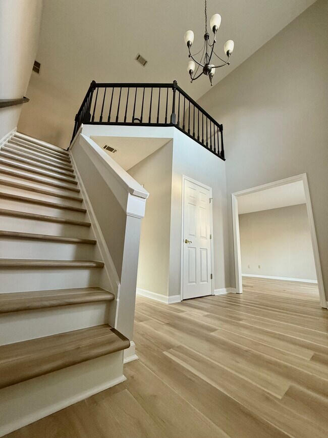 Building Photo - 1601 Willow Way