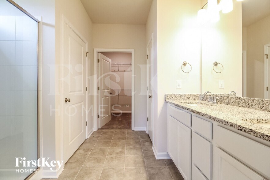 Building Photo - 905 Birchcrest Wy