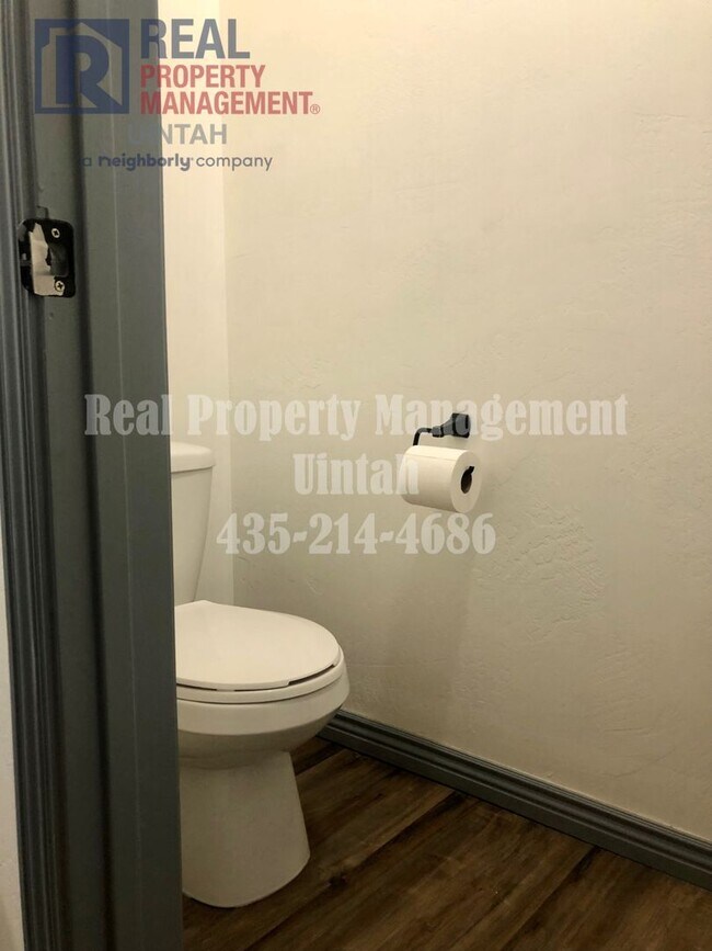 Building Photo - 3 Bed 2.5 Bath Townhome in Split Mountain.