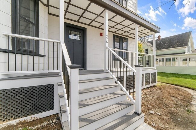 Building Photo - 376 Chestnut St