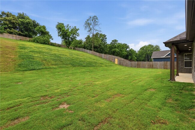 Building Photo - 1229 Bunker Dr