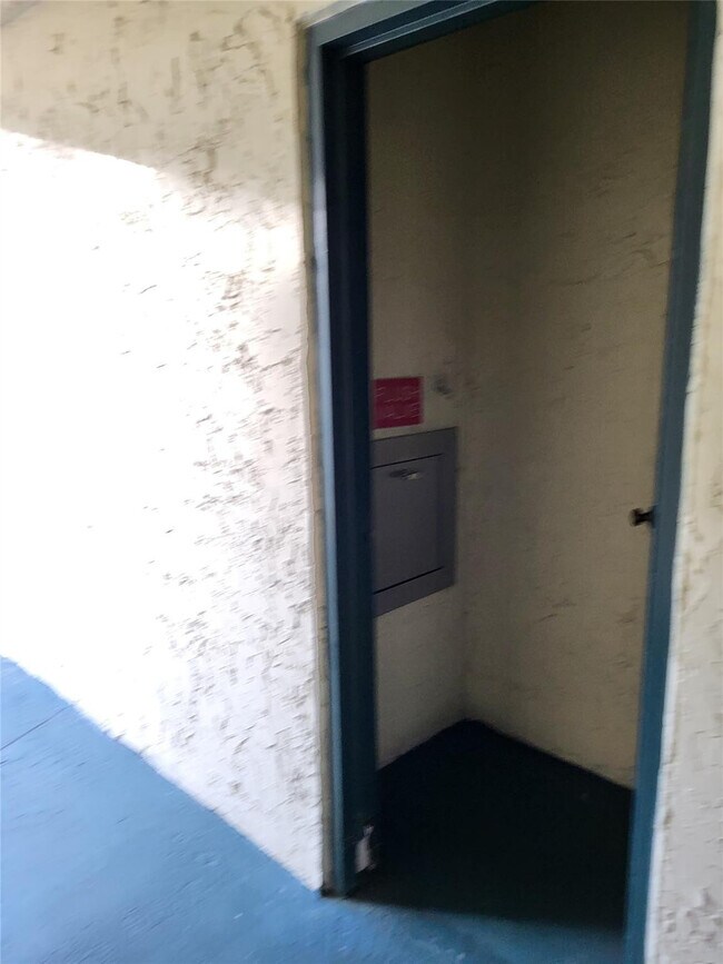 Building Photo - 9070 Lime Bay Blvd