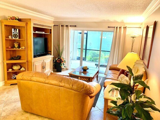 Building Photo - 4000 Crystal Lake Dr