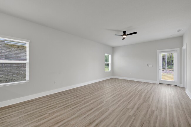 Building Photo - 4 Bedroom Home Near NAS Pensacola
