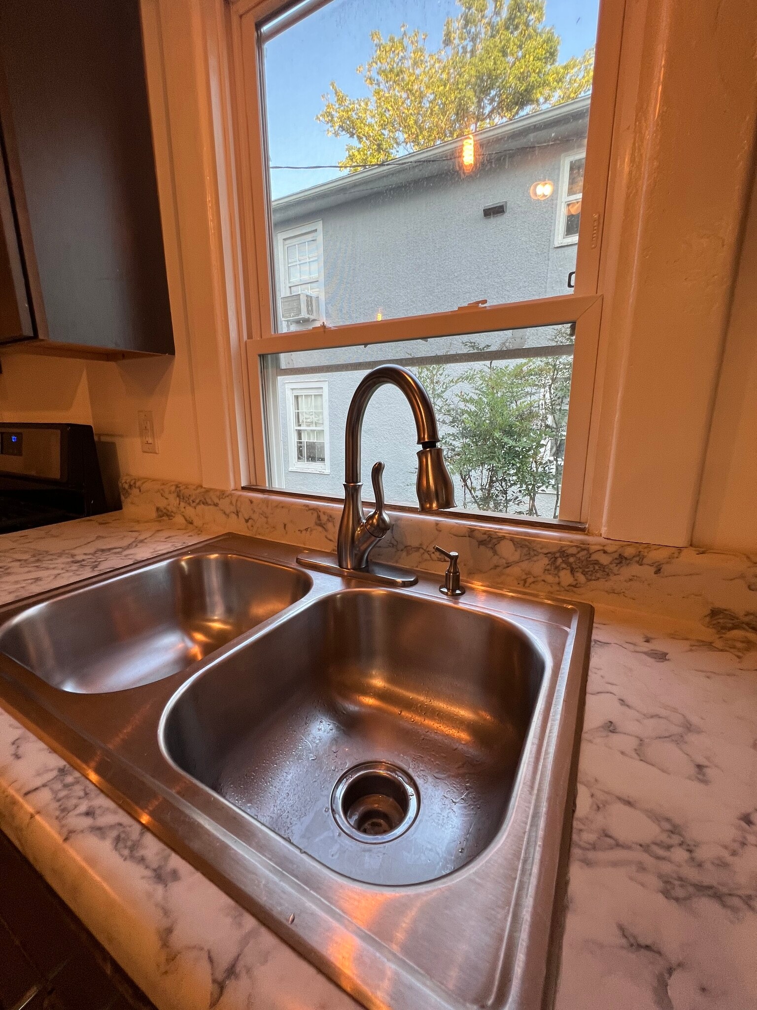 Kitchen - 704 Blenheim Ave