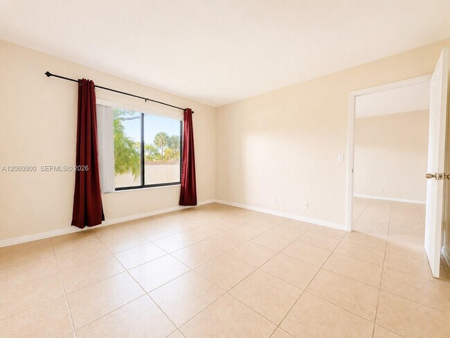 Building Photo - 6585 Somerset Dr