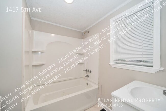 Building Photo - 1417 5th Ave