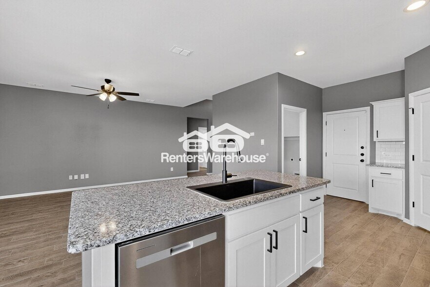 Building Photo - 8517 Centerboard Ln