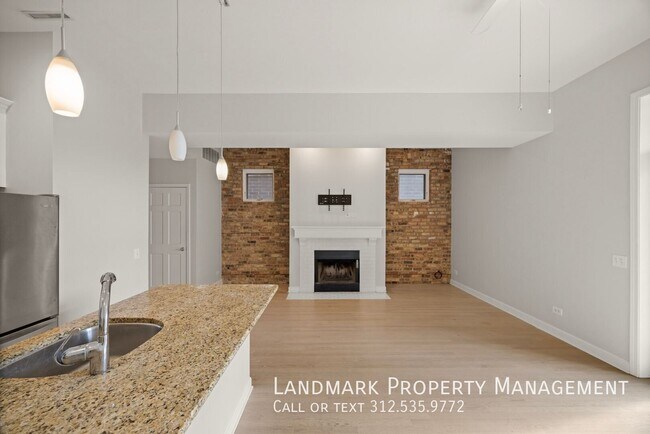 Building Photo - 1546 N Hudson Ave