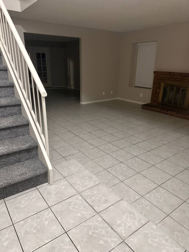 Building Photo - 126 Elegante Way